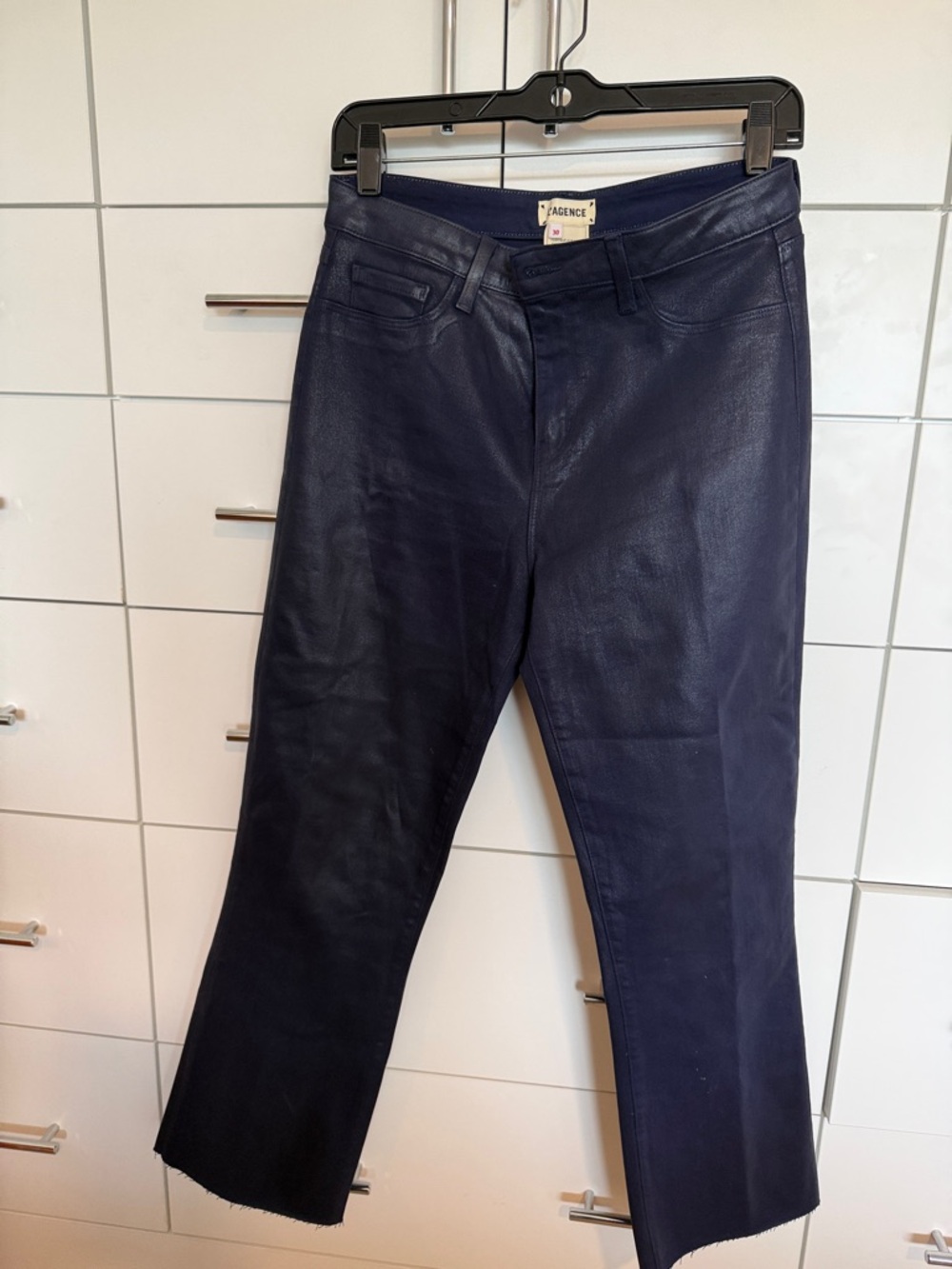 L'AGENCE NavyJeans Kendra high-rise cropped flare midnight coated. Size 30.